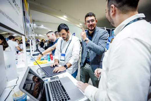 Claudio and Néstor González presenting HomeDock OS to Rom at VDS 2024 in Valencia